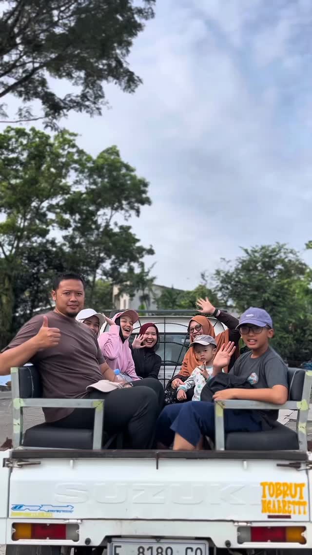 Terima kasih banyak ibu. @sherliyana_n dan keluarga yang selalu setia menggunakan jasa kami untuk kegiatan trekkingnya šš
Yuk buat sahabat yang masih bingung mau liburan awal tahunnya kemana dan bosen liburan itu-itu ajaš„³š„³
Mimin kasih yang terbaikš¤
Tunggu apalagi segera hubungin Mimin⤵ļø
082111015600
www.trekkingsentulcsa.com
#csatrekkingsentul #sentulviral #sentulselatan #sentulbogor #curugsentul