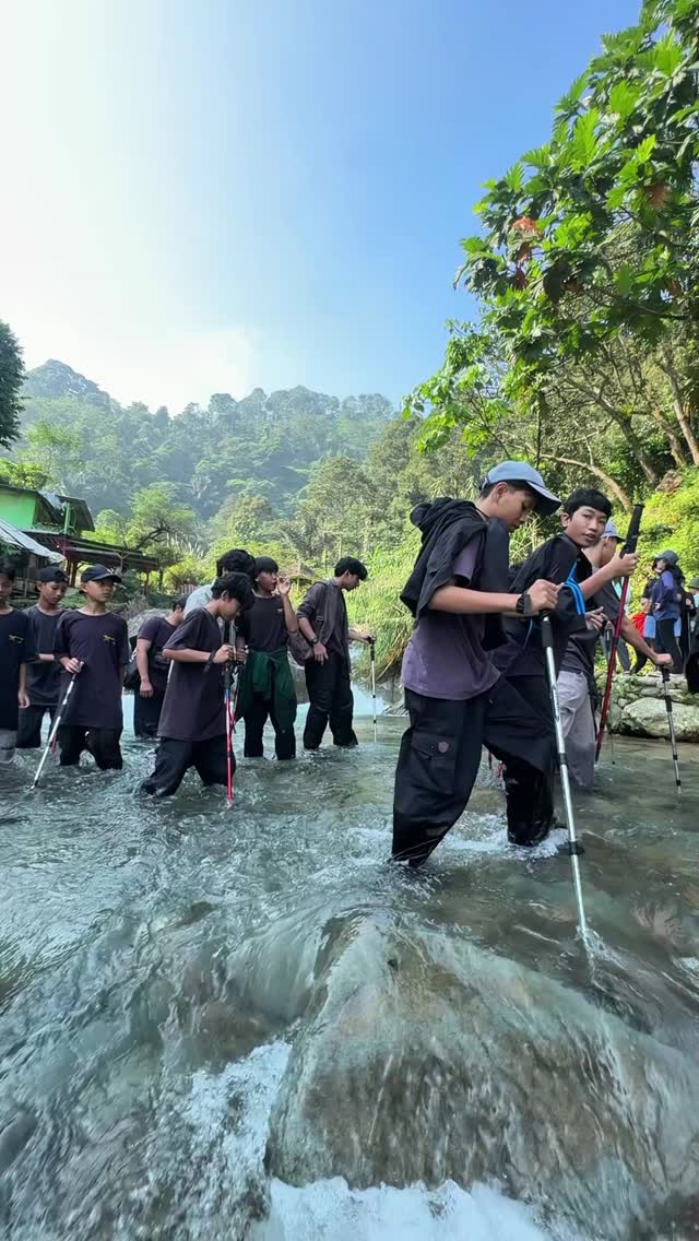 Terima kasih banyak kak. Syarif, kak. Badar dan ade-ade pondok lainnya yang sudah menggunakan jasa kami untuk kegiatan trekkingnya š
Yuk buat sahabat yang masih bingung mau liburan kemana dan bosen liburan itu-itu ajaš„³š„³
Mimin kasih yang terbaikš¤
Tunggu apalagi segera hubungin Mimin⤵ļø
082111015600
www.trekkingsentulcsa.com
#csatrekkingsentul #sentulviral #sentulselatan #sentulbogor #curugsentul