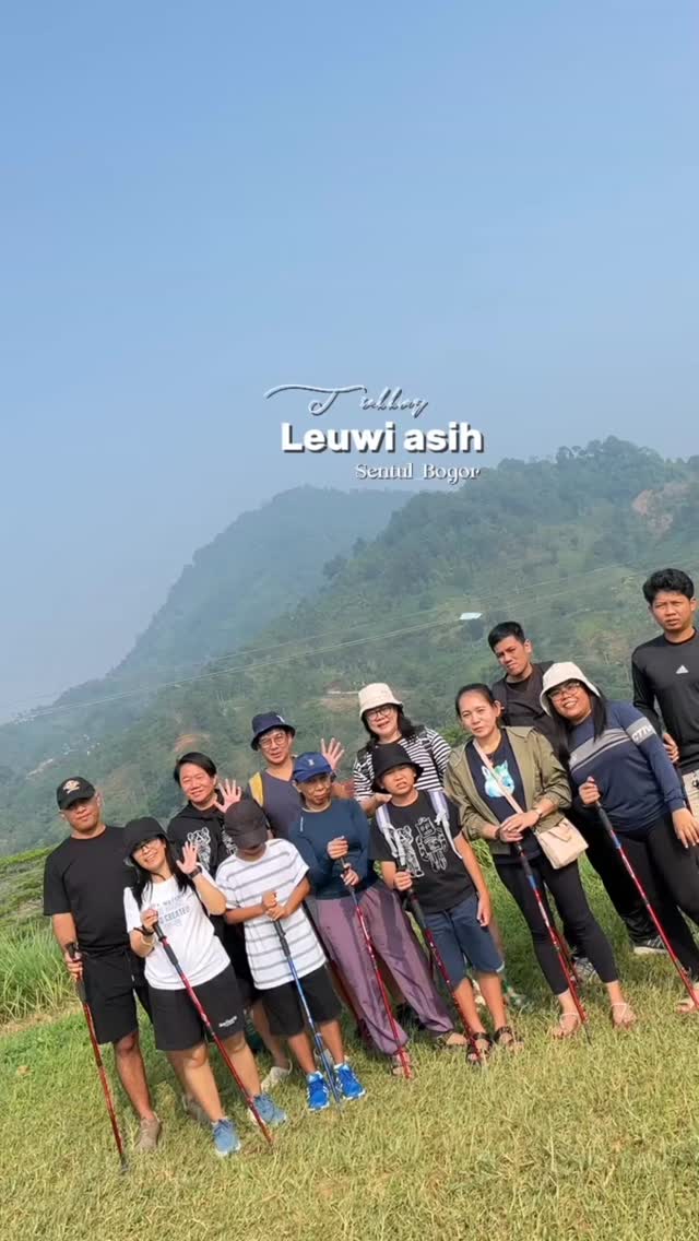 Terima kasih banyak kak. @emmynhutapea08 dan keluarga sudah  mempercayakan kegiatan trekkingnya bersama kami🙏

Yuk buat sahabat yang masih bingung mau liburan kemana dan bosen liburan itu-itu aja🥳🥳
Mimin kasih yang terbaik🤠

Tunggu apalagi segera hubungin Mimin⤵️
082111015600
www.trekkingsentulcsa.com

#csatrekkingsentul #sentulviral #sentulselatan #sentulbogor #curugsentul